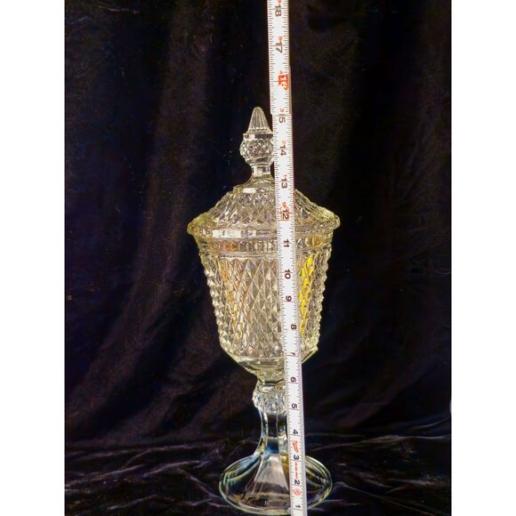 Vintage Diamond-Cut Clear Glass Pedestal Candy Dish With Lid - Elegant Decorativ - Picture 2 of 8